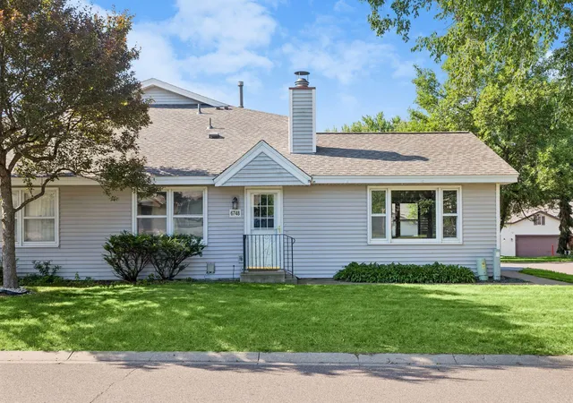 4th image of 6748 Gretchen Ct N, Saint Paul, MN 55128 | MLS# 7063151