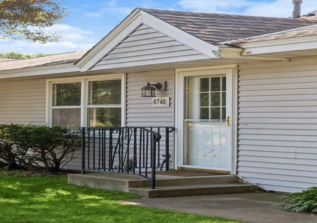 5th image of 6748 Gretchen Ct N, Saint Paul, MN 55128 | MLS# 7063151