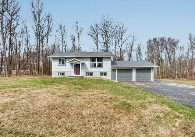 4th image of 814 Rogers Ave, Grand Rapids, MN 55744 | MLS# 7063167