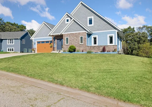 Photo 3 of Single family home for sale at 487 Northern Lights Dr, Prescott, WI 54021 | MLS# 7063320 | Listing updated on 2026-09-19