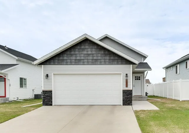 Homes for sale in West Fargo, ND | 1207 Barnes Dr W, West Fargo, ND 58078 | MLS# 7063374