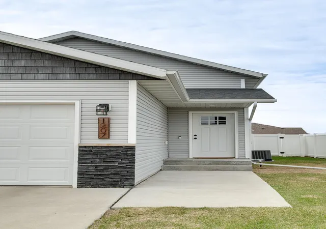 Homes for sale in West Fargo, ND | 1207 Barnes Dr W, West Fargo, ND 58078 | MLS# 7063374