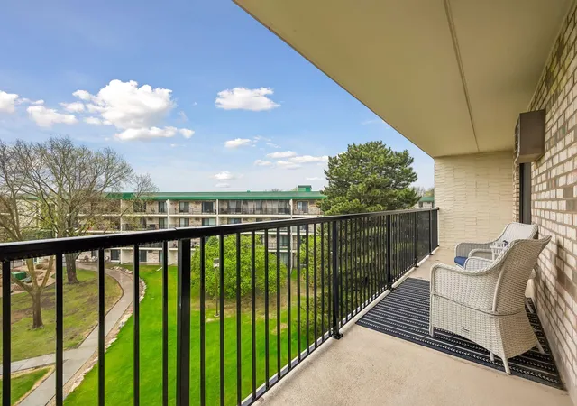 Homes for sale in Hopkins, MN | 10411 Cedar Lake Rd #515, Hopkins, MN 55305 | MLS# 7063525