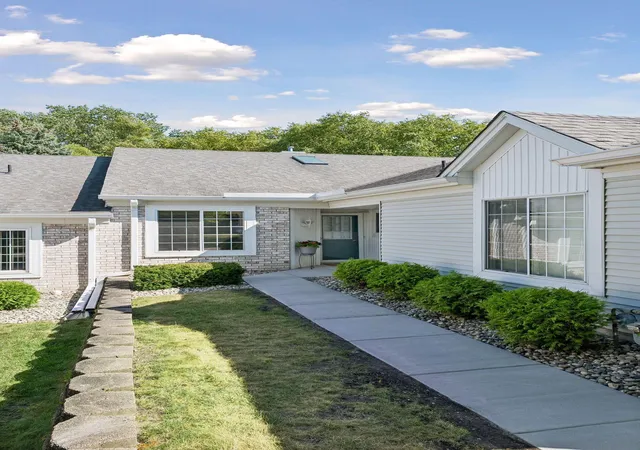 Photo 2 of Single family home for sale at 10811 Lexington Dr, Eden Prairie, MN 55344 | MLS# 7063556 | Listing updated on 2026-09-03