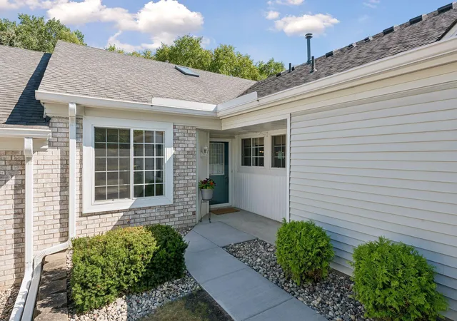 Photo 2 of Single family home for sale at 10811 Lexington Dr, Eden Prairie, MN 55344 | MLS# 7063556 | Listing updated on 2026-09-18