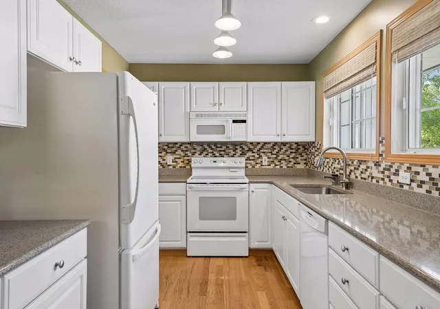 Photo 3 of Single family home for sale at 10811 Lexington Dr, Eden Prairie, MN 55344 | MLS# 7063556 | Listing updated on 2026-09-18