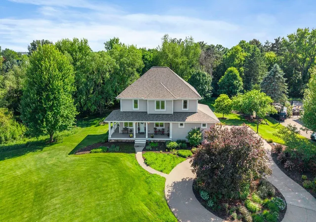 2nd image of 4854 Linden Trl N, Lake Elmo, MN 55042 | MLS# 7063588
