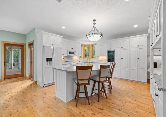 4th image of 4854 Linden Trl N, Lake Elmo, MN 55042 | MLS# 7063588