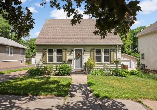 1st image of 209 Robie St W, Saint Paul, MN 55107 | MLS# 7063737