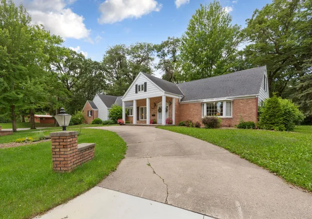 2nd image of 2100 Linn Dr, Owatonna, MN 55060 | MLS# 7063764