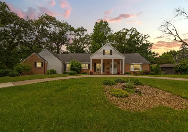 Photo 3 of Single family home for sale at 2100 Linn Dr, Owatonna, MN 55060 | MLS# 7063764 | Listing updated on 2026-09-05