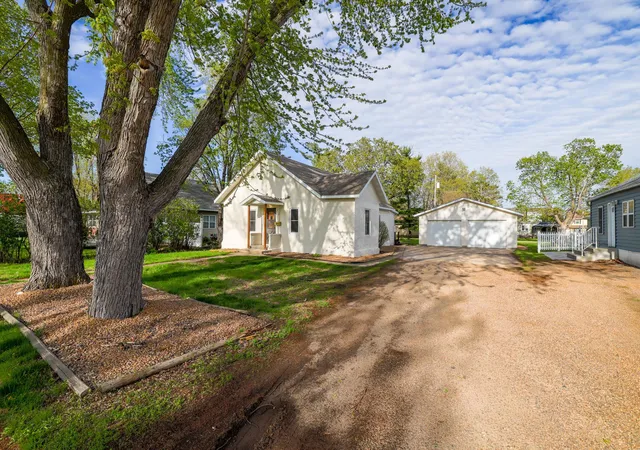 Homes for sale in Belle Plaine, MN | 219 S Cedar St, Belle Plaine, MN 56011 | MLS# 7063844