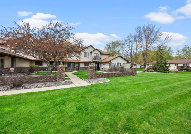 Photo 1 of Condo for sale at 1221 Bradford St Se, Hutchinson, MN 55350 | MLS# 7063880 | Listing updated on 2026-09-22