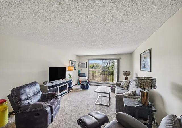 Homes for sale in Plymouth, MN | 1304 W Medicine Lake Dr #221, Plymouth, MN 55441 | MLS# 7063893