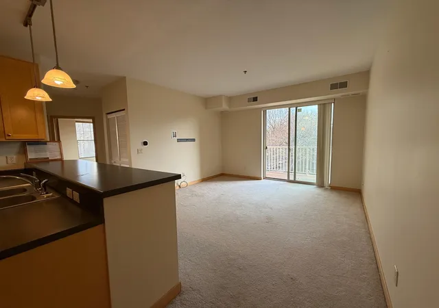 Photo 4 of Condo for sale at 2900 University Ave SE #402, Minneapolis, MN 55414 | MLS# 7063915 | Listing updated on 2026-10-15