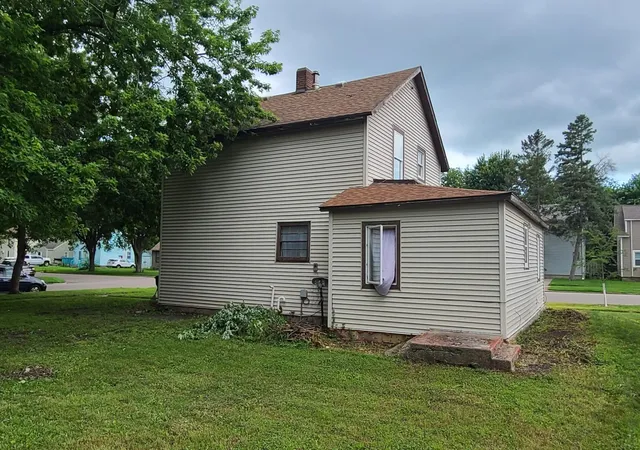 Homes for sale in Marshall, MN | 410 Lynd St, Marshall, MN 56258 | MLS# 7064135