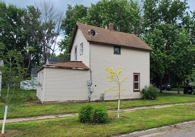 Homes for sale in Marshall, MN | 410 Lynd St, Marshall, MN 56258 | MLS# 7064135