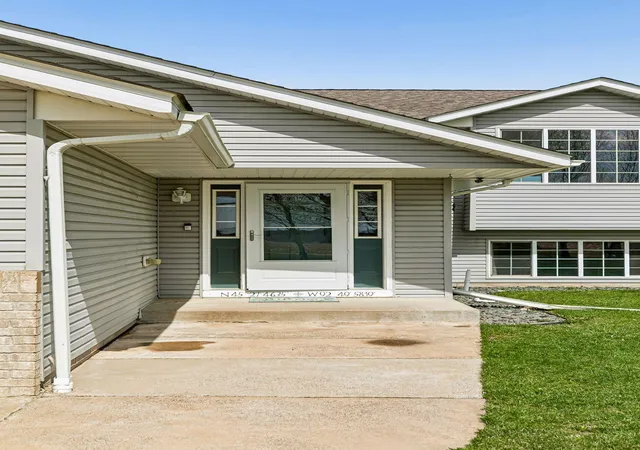 Homes for sale in Lindstrom, MN | 13556 355th St, Lindstrom, MN 55045 | MLS# 7064377