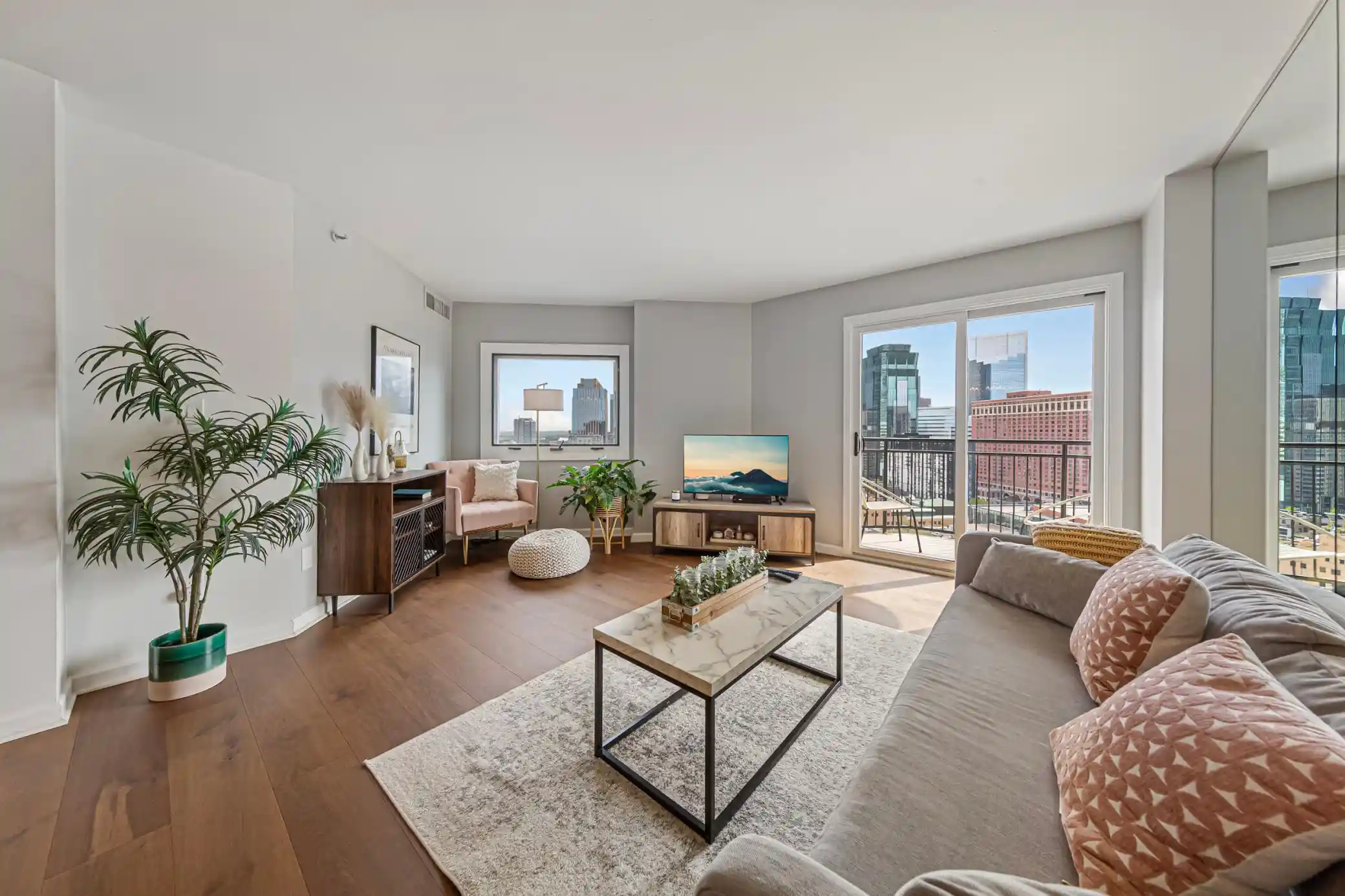 Listing Photo 1 - Condo for sale in 1225 Lasalle Ave located at 1225 Lasalle Ave, Minneapolis, MN 55403 - Unit #2101