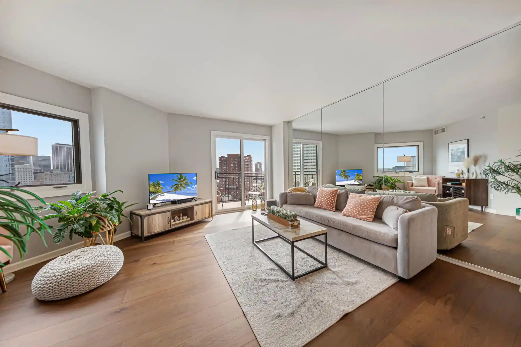 Listing Photo 2 - Condo for sale in 1225 Lasalle Ave located at 1225 Lasalle Ave, Minneapolis, MN 55403 - Unit #2101