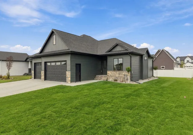 Photo 2 of Single family home for sale at 4257 Pine Pkwy S, Fargo, ND 58104 | MLS# 7064532 | Listing updated on 2026-09-17