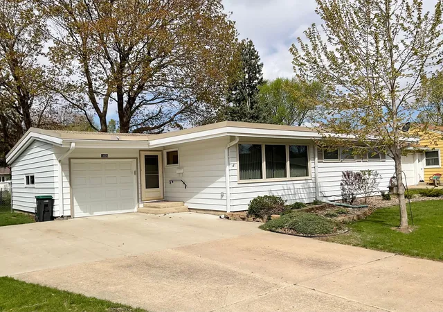 Homes for sale in Austin, MN | 1405 5th St Nw, Austin, MN 55912 | MLS# 7064575