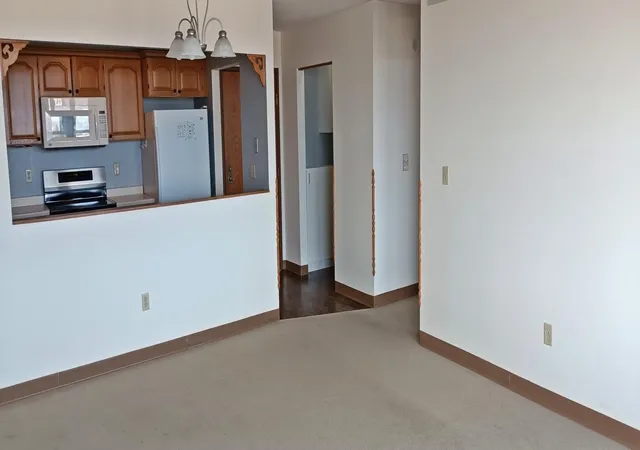 3rd image of 1425 W 28Th St #618, Minneapolis, MN 55408 | MLS# 7064583
