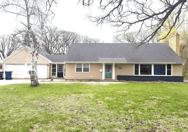 Photo 2 of Single family home for sale at 1039 W Summit Ave, Fergus Falls, MN 56537 | MLS# 7064631 | Listing updated on 2026-09-28