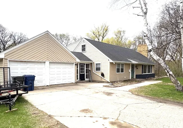 Photo 3 of Single family home for sale at 1039 W Summit Ave, Fergus Falls, MN 56537 | MLS# 7064631 | Listing updated on 2026-09-28