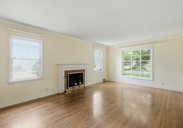 3rd image of 4308 Glencrest Rd, Golden Valley, MN 55416 | MLS# 7064646
