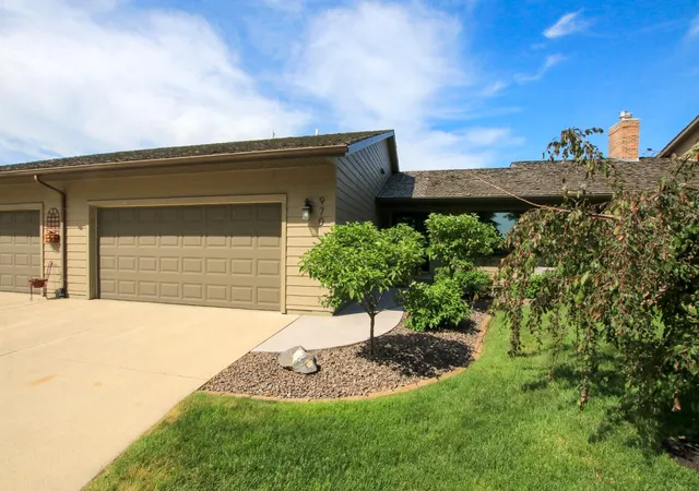 Homes for sale in Hutchinson, MN | 970 Rolling Greens Ln Nw, Hutchinson, MN 55350 | MLS# 7064707