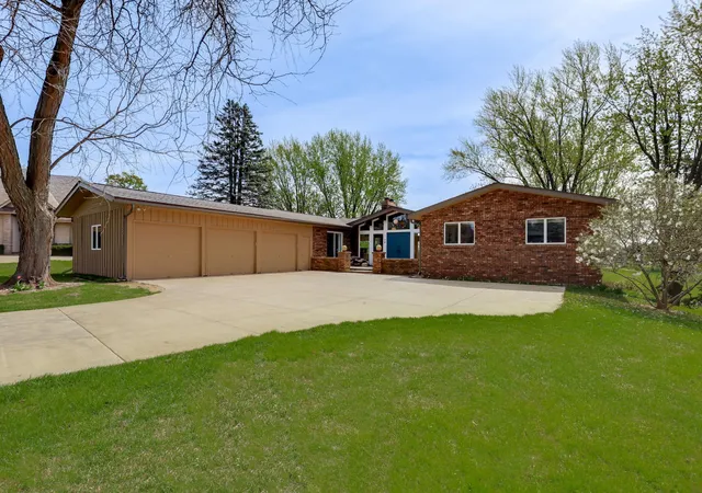 Homes for sale in Hastings, MN | 70 Valley Ln, Hastings, MN 55033 | MLS# 7064769