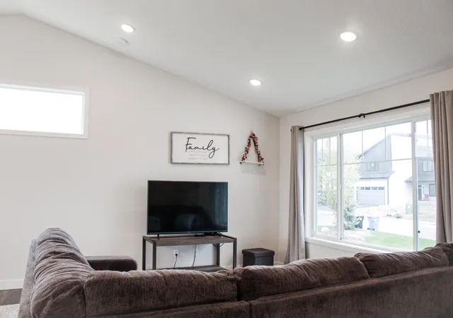 3rd image of 9989 14Th Cir Ne, Saint Michael, MN 55376 | MLS# 7064773