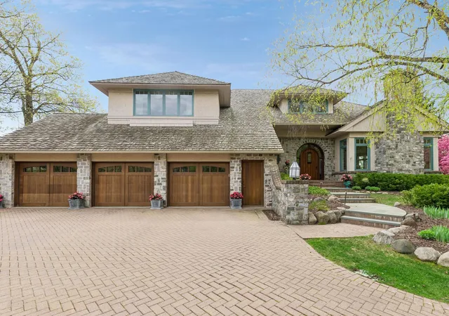 Photo 3 of Sale Pending at 25 Bello Dr, Minneapolis, MN 55439 | MLS# 7064808 | Listing updated on 2026-06-29