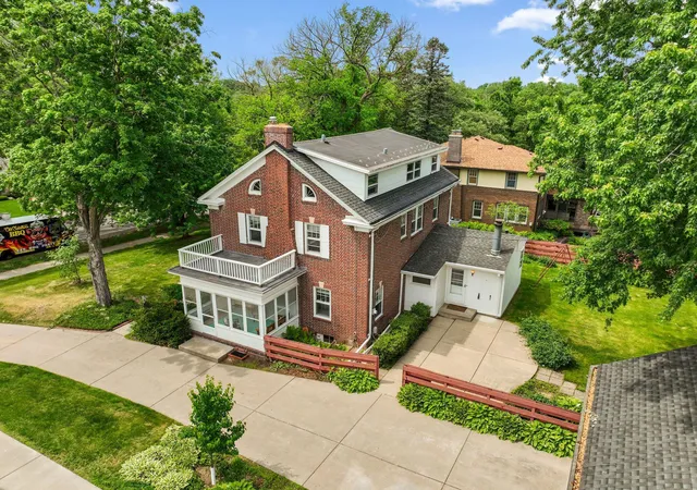 Photo 2 of Single family home for sale at 4325 Wooddale Ave S, Minneapolis, MN 55424 | MLS# 7065010 | Listing updated on 2026-10-01