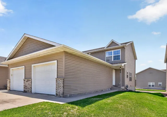 Homes for sale in Rochester, MN | 2067 26th Ave Nw, Rochester, MN 55901 | MLS# 7065105