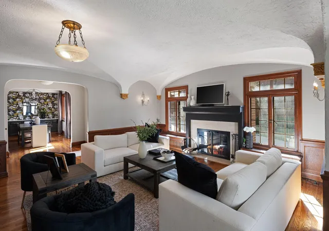 2nd image of 1613 W Franklin Ave, Minneapolis, MN 55405 | MLS# 7065128