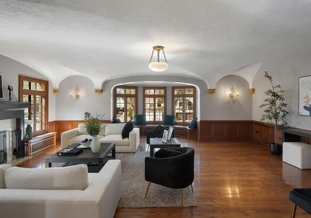 3rd image of 1613 W Franklin Ave, Minneapolis, MN 55405 | MLS# 7065128
