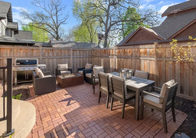 44th image of 1613 W Franklin Ave, Minneapolis, MN 55405 | MLS# 7065128
