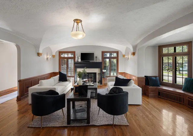 4th image of 1613 W Franklin Ave, Minneapolis, MN 55405 | MLS# 7065128