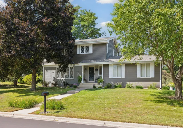 4th image of 10 Western Ter, Minneapolis, MN 55426 | MLS# 7065229
