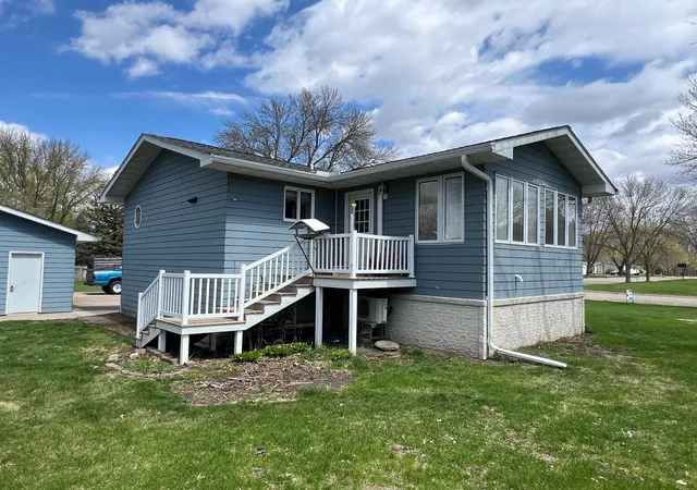 3rd image of 129 Nelson St E, Litchfield, MN 55355 | MLS# 7065261