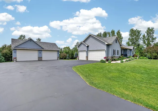 2nd image of 13420 Skyline Cir, Shakopee, MN 55379 | MLS# 7065267