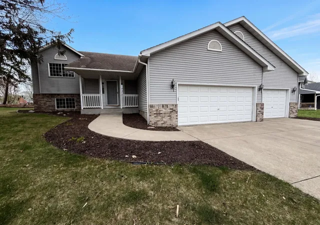 Homes for sale in Howard Lake, MN | 128 Dutch Lake Trl, Howard Lake, MN 55349 | MLS# 7065346