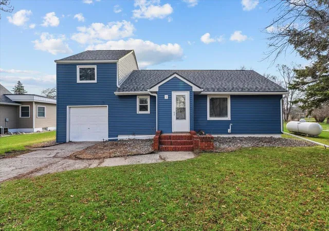 Homes for sale in Wyndmere, ND | 515 5th St, Wyndmere, ND 58081 | MLS# 7065437