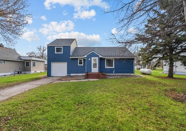Homes for sale in Wyndmere, ND | 515 5Th St, Wyndmere, ND 58081 | MLS# 7065437