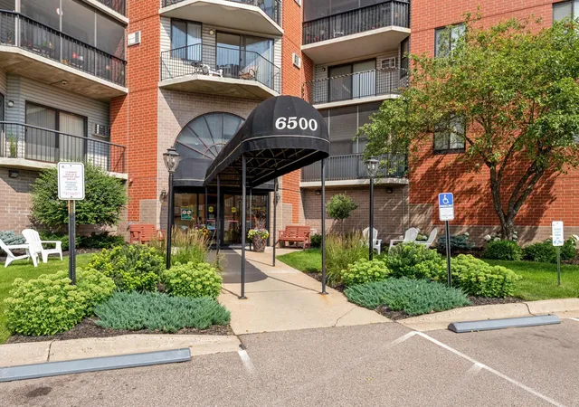 Photo 3 of Condo for sale at 6500 Woodlake Dr #710, Minneapolis, MN 55423 | MLS# 7065522 | Listing updated on 2026-09-22