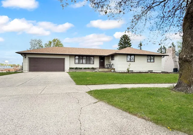 2nd image of 873 S Hampton St, Fairmont, MN 56031 | MLS# 7065596