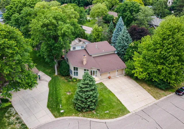 2nd image of 10300 27th Avenue N, Minneapolis, MN 55441 | MLS# 7065744