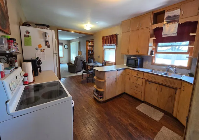 Photo 3 of Single family home for sale at 211 13th Street, Heron Lake, MN 56137 | MLS# 7065747 | Listing updated on 2026-08-18